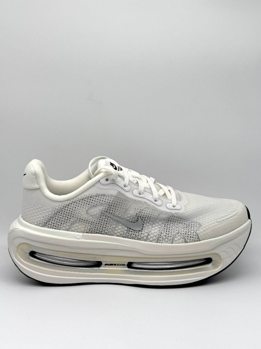 Nike Womens Vomero Premium ESS White Silver Shoes Sz 8.5 New Running IQ8102-101